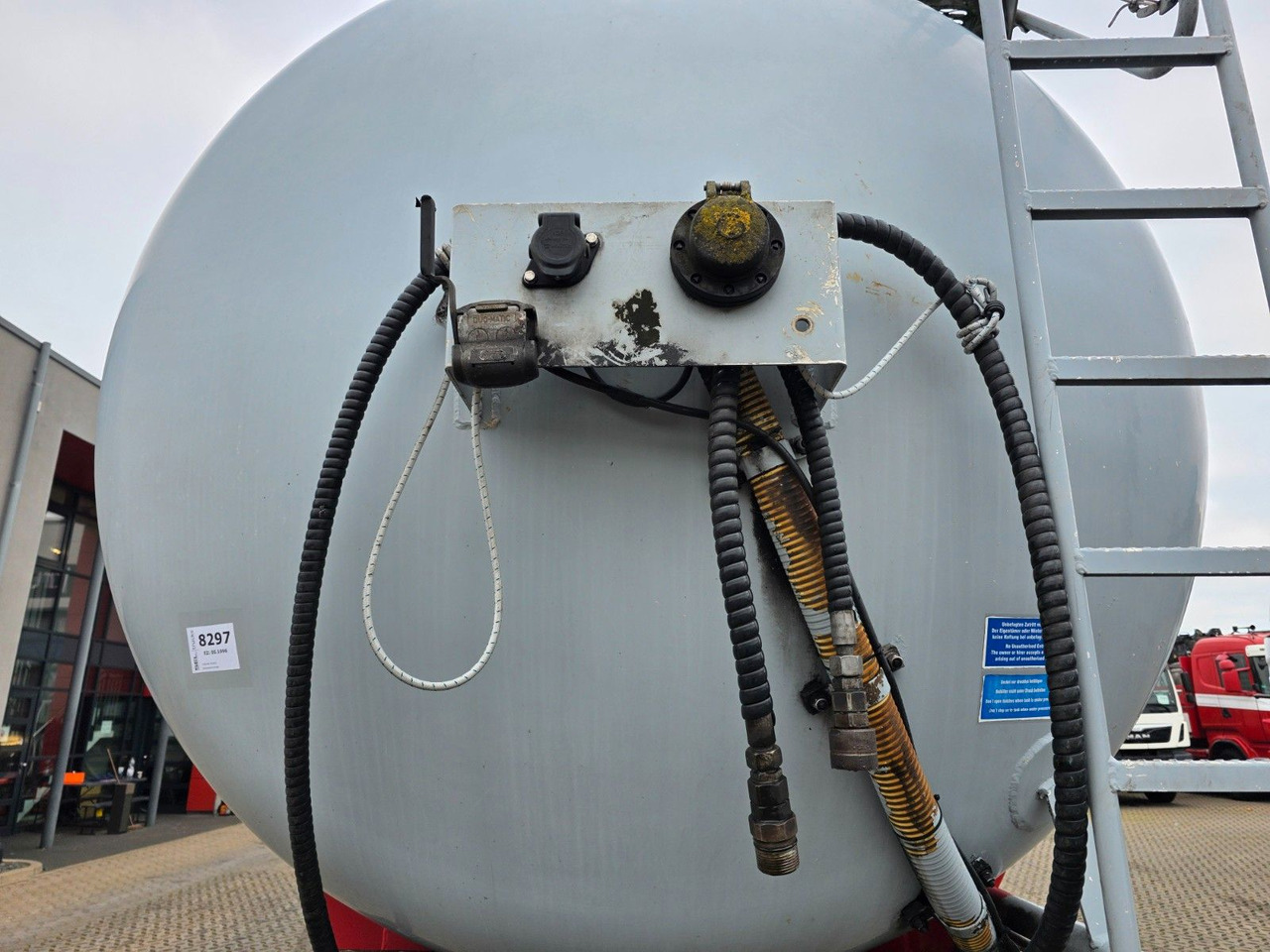 Semi-remorque citerne Feldbinder TSA 38.3 / Alu / ADR AT, FL / Lift / VOGELSANG: photos 18 Semi-remorque citerne Feldbinder TSA 38.3 / Alu / ADR AT, FL / Lift / VOGELSANG: photos 18