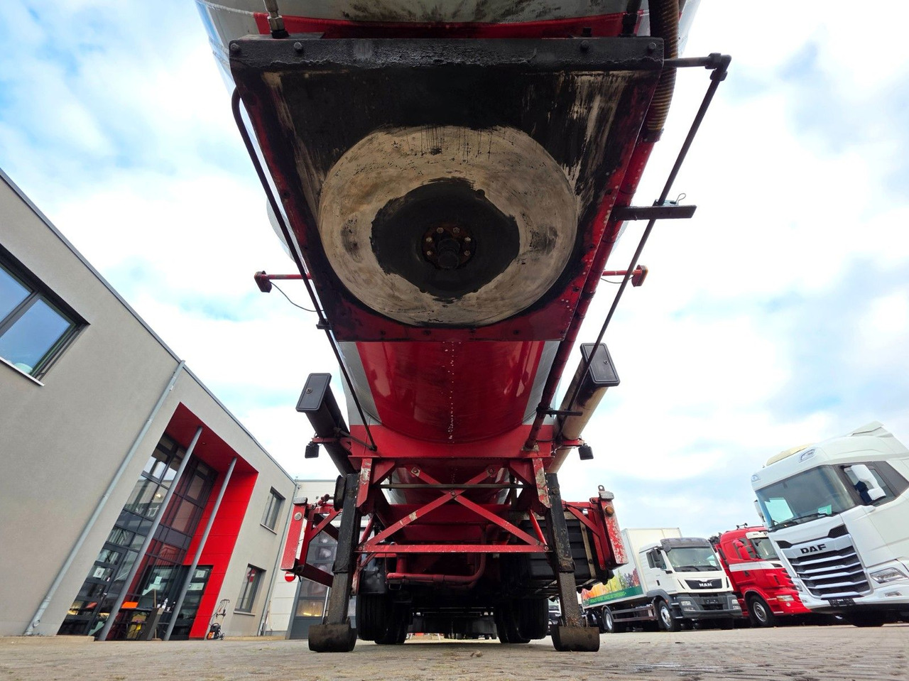 Semi-remorque citerne Feldbinder TSA 38.3 / Alu / ADR AT, FL / Lift / VOGELSANG: photos 17 Semi-remorque citerne Feldbinder TSA 38.3 / Alu / ADR AT, FL / Lift / VOGELSANG: photos 17