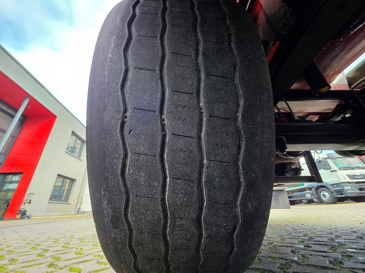 Semi-remorque citerne Feldbinder TSA 38.3 / Alu / ADR AT, FL / Lift / VOGELSANG: photos 35 Semi-remorque citerne Feldbinder TSA 38.3 / Alu / ADR AT, FL / Lift / VOGELSANG: photos 35