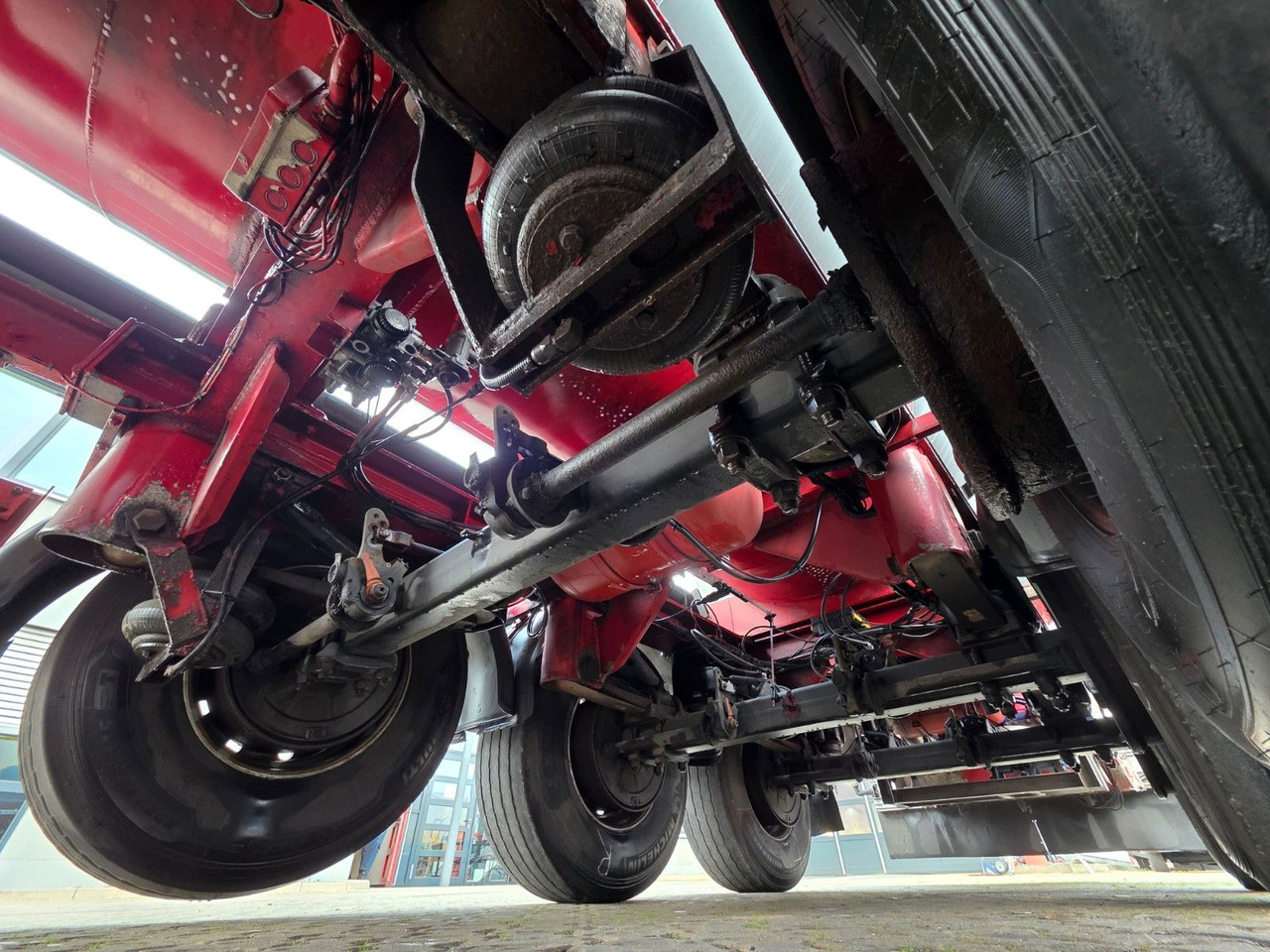 Semi-remorque citerne Feldbinder TSA 38.3 / Alu / ADR AT, FL / Lift / VOGELSANG: photos 20 Semi-remorque citerne Feldbinder TSA 38.3 / Alu / ADR AT, FL / Lift / VOGELSANG: photos 20