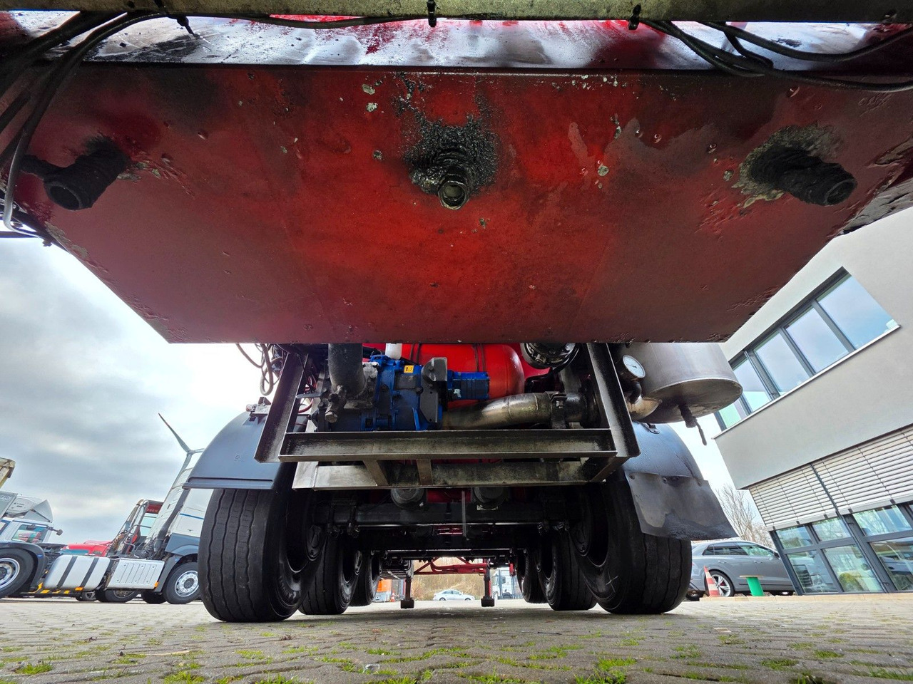 Semi-remorque citerne Feldbinder TSA 38.3 / Alu / ADR AT, FL / Lift / VOGELSANG: photos 21 Semi-remorque citerne Feldbinder TSA 38.3 / Alu / ADR AT, FL / Lift / VOGELSANG: photos 21