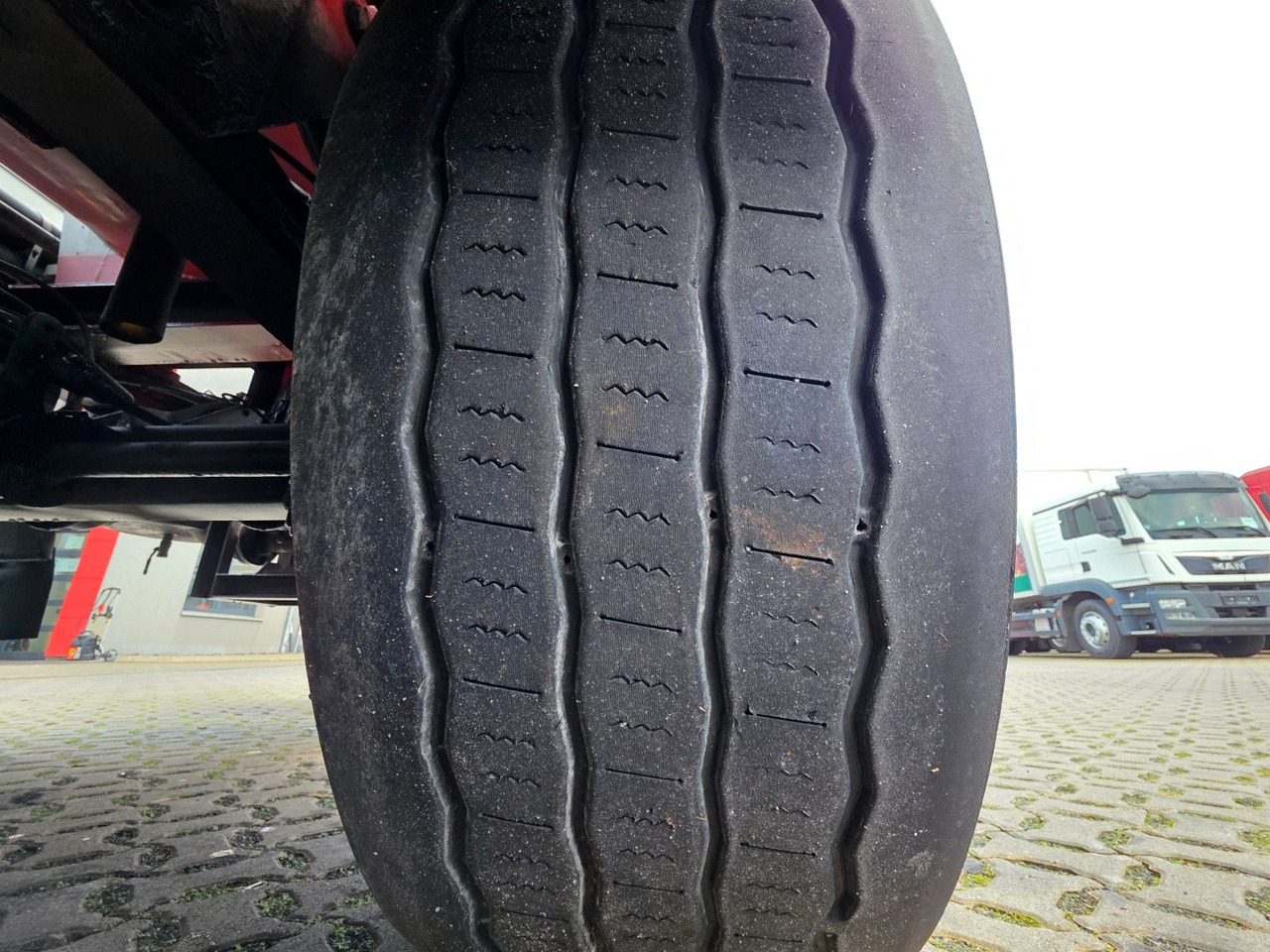 Semi-remorque citerne Feldbinder TSA 38.3 / Alu / ADR AT, FL / Lift / VOGELSANG: photos 28 Semi-remorque citerne Feldbinder TSA 38.3 / Alu / ADR AT, FL / Lift / VOGELSANG: photos 28