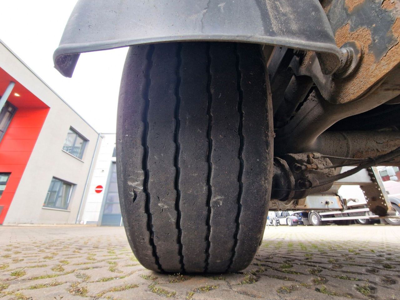 Semi-remorque benne H&W HWDKSK38 / Glasrecycling / Kran / Lenkachse: photos 30 Semi-remorque benne H&W HWDKSK38 / Glasrecycling / Kran / Lenkachse: photos 30