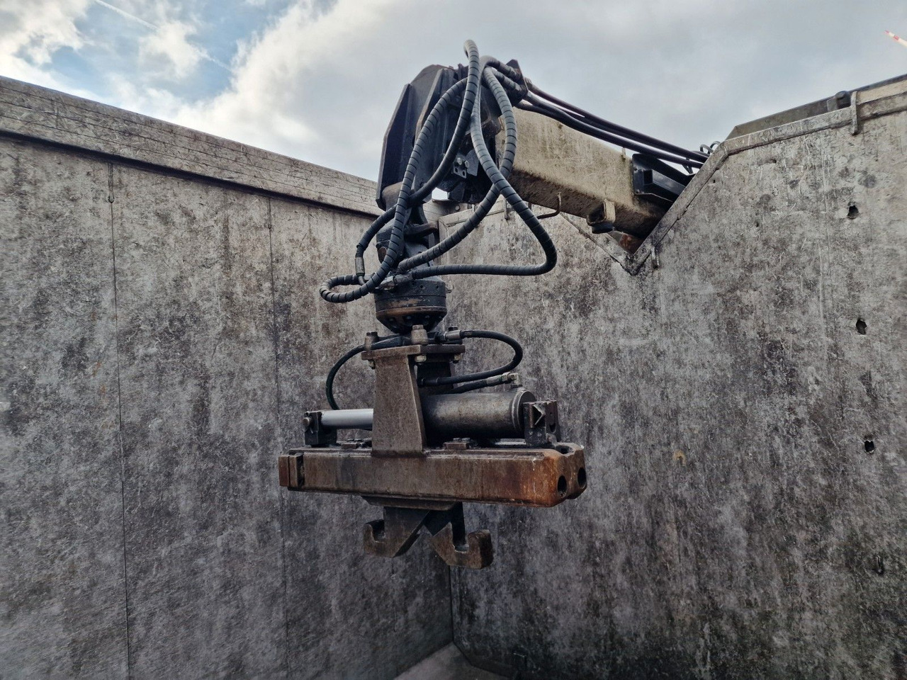 Semi-remorque benne H&W HWDKSK38 / Glasrecycling / Kran / Lenkachse: photos 13 Semi-remorque benne H&W HWDKSK38 / Glasrecycling / Kran / Lenkachse: photos 13