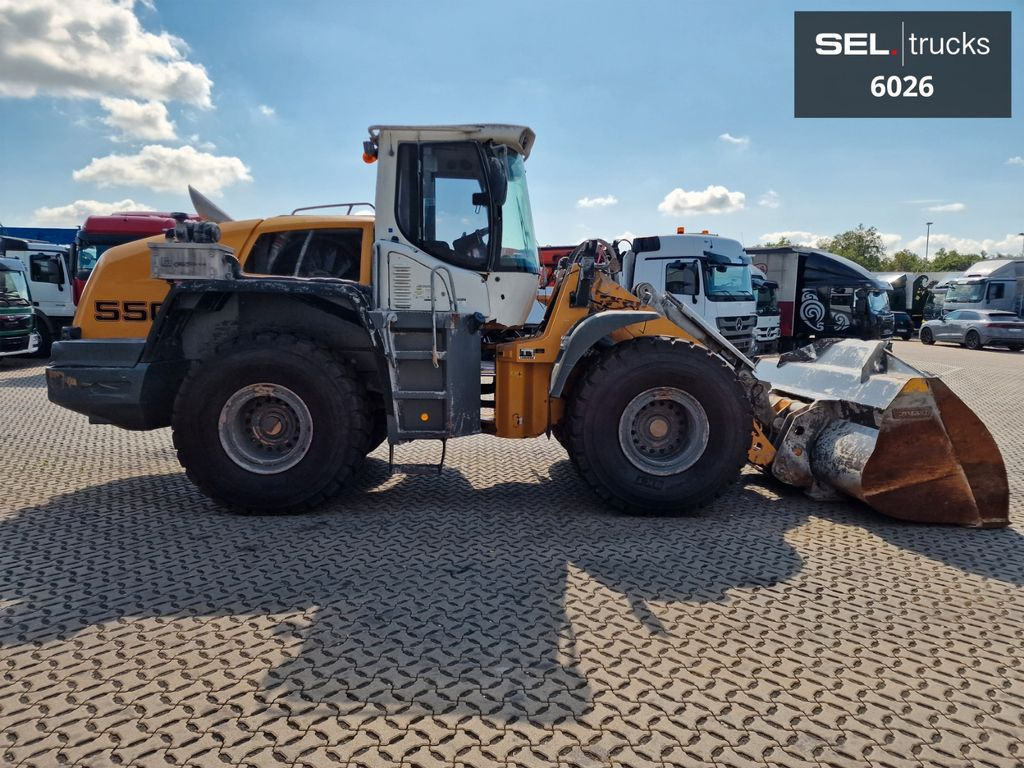 Liebherr L 550 / 2014 / 9.783 h Liebherr L 550 / 2014 / 9.783 h - Chargeuse sur pneus: photos 4 Liebherr L 550 / 2014 / 9.783 h Liebherr L 550 / 2014 / 9.783 h - Chargeuse sur pneus: photos 4