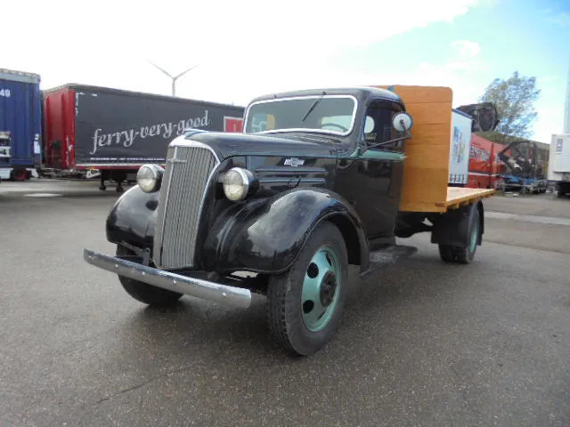 Chevrolet 1 1/2 TON FLATBED - Camion plateau: photos 1 Chevrolet 1 1/2 TON FLATBED - Camion plateau: photos 1