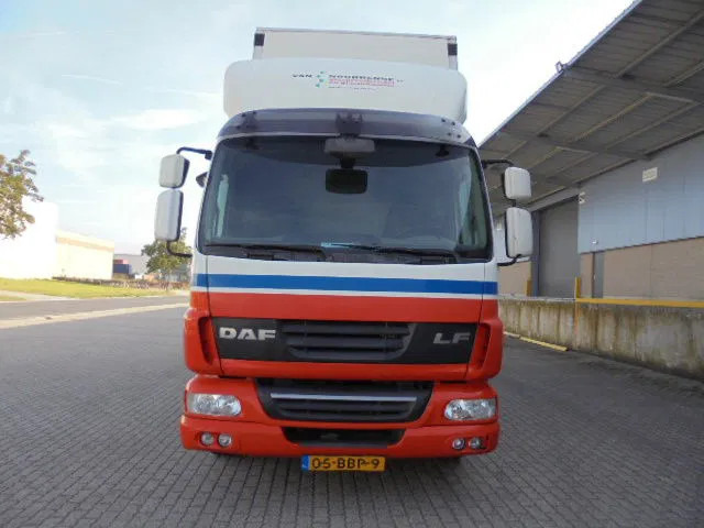 DAF LF 45 - Camion à rideaux coulissants: photos 2 DAF LF 45 - Camion à rideaux coulissants: photos 2
