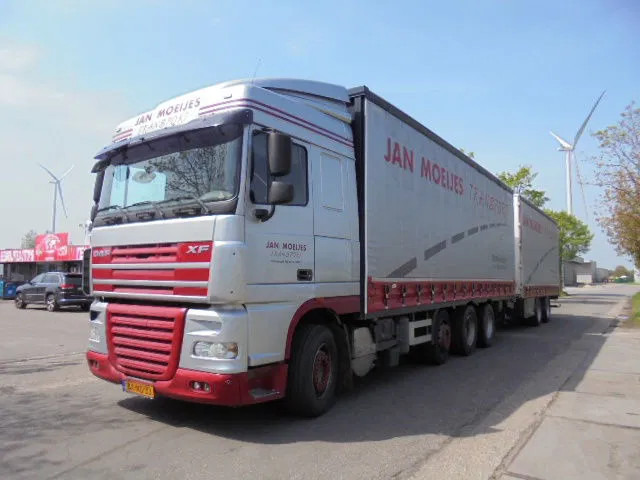 DAF XF 105 FAK 410 8X2 TRIPLE APK TUV 02-2025 - Camion à rideaux coulissants: photos 1 DAF XF 105 FAK 410 8X2 TRIPLE APK TUV 02-2025 - Camion à rideaux coulissants: photos 1