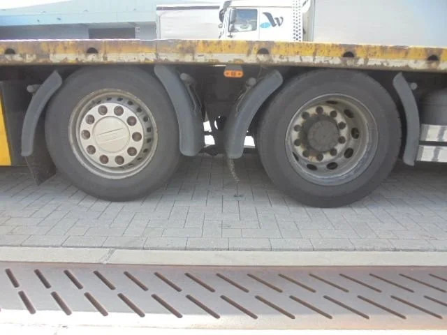 DAF XF 510 FAR 6X2 - Camion plateau: photos 4 DAF XF 510 FAR 6X2 - Camion plateau: photos 4