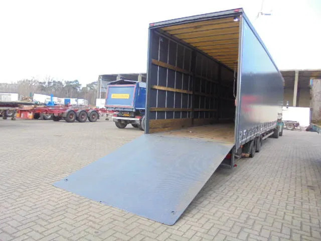 Fruehauf ONCZ 30-218 A - Semi-remorque surbaissé: photos 2 Fruehauf ONCZ 30-218 A - Semi-remorque surbaissé: photos 2