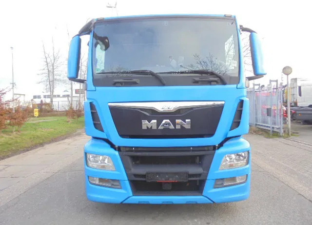 MAN TGS 23.440 6X2 RETARDER - Camion porte-voitures: photos 2 MAN TGS 23.440 6X2 RETARDER - Camion porte-voitures: photos 2