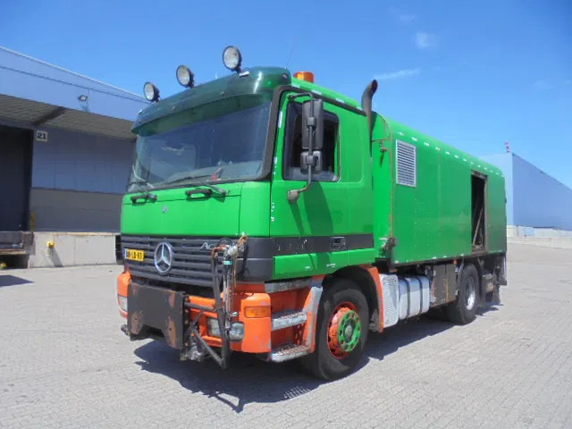 Mercedes-Benz Actros 1831 1831 Bitumensprayer - Camion citerne: photos 1 Mercedes-Benz Actros 1831 1831 Bitumensprayer - Camion citerne: photos 1