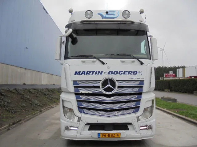 Mercedes-Benz Actros 2542 6X2 - Camion à rideaux coulissants: photos 2 Mercedes-Benz Actros 2542 6X2 - Camion à rideaux coulissants: photos 2