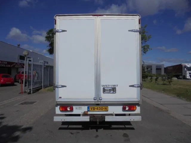 Nissan Cabstar 35.14 - Fourgon: photos 5 Nissan Cabstar 35.14 - Fourgon: photos 5
