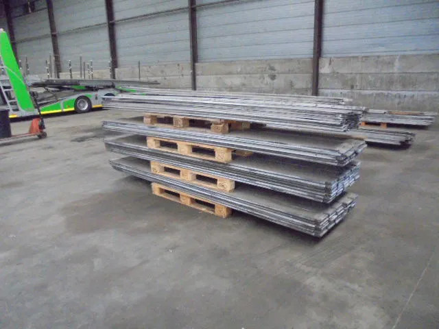 Plan KEN ALU / HOUT - Carrosserie bâchee: photos 2 Plan KEN ALU / HOUT - Carrosserie bâchee: photos 2