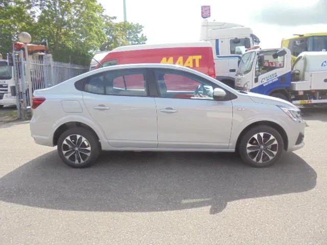 Renault Taliant 1.0 TURBO NEW TAX FREE - Berline: photos 4 Renault Taliant 1.0 TURBO NEW TAX FREE - Berline: photos 4