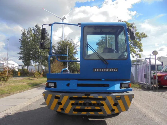 Terberg YT 182 NL KENTEKEN - Tracteur portuaire: photos 2 Terberg YT 182 NL KENTEKEN - Tracteur portuaire: photos 2