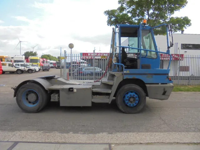 Terberg YT 182 + REGISTRATION - Tracteur portuaire: photos 4 Terberg YT 182 + REGISTRATION - Tracteur portuaire: photos 4