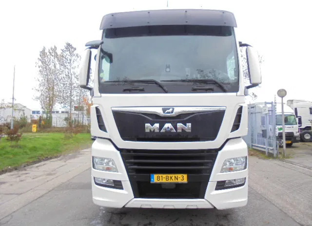 MAN TGX 26.500 6X2 EUR6 SMART TACHO 20X IN STOCK - Tracteur routier: photos 2 MAN TGX 26.500 6X2 EUR6 SMART TACHO 20X IN STOCK - Tracteur routier: photos 2
