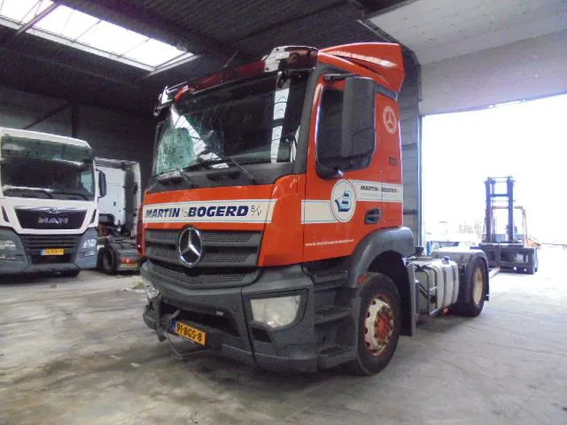 Mercedes-Benz Antos 1832 CABINE SCHADE FOR PARTS - Tracteur routier: photos 1 Mercedes-Benz Antos 1832 CABINE SCHADE FOR PARTS - Tracteur routier: photos 1