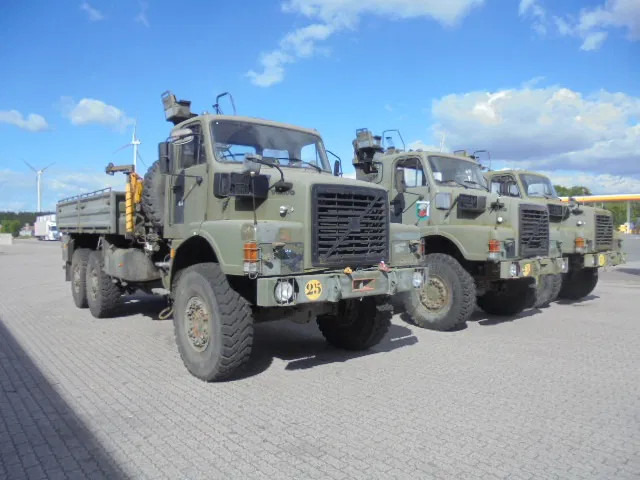 Volvo N 10 6X6 L + FASSI 3X IN STOCK - Camion plateau, Camion grue: photos 3 Volvo N 10 6X6 L + FASSI 3X IN STOCK - Camion plateau, Camion grue: photos 3