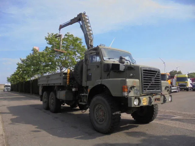 Volvo N 10 6X6 L + FASSI - Camion grue: photos 3 Volvo N 10 6X6 L + FASSI - Camion grue: photos 3