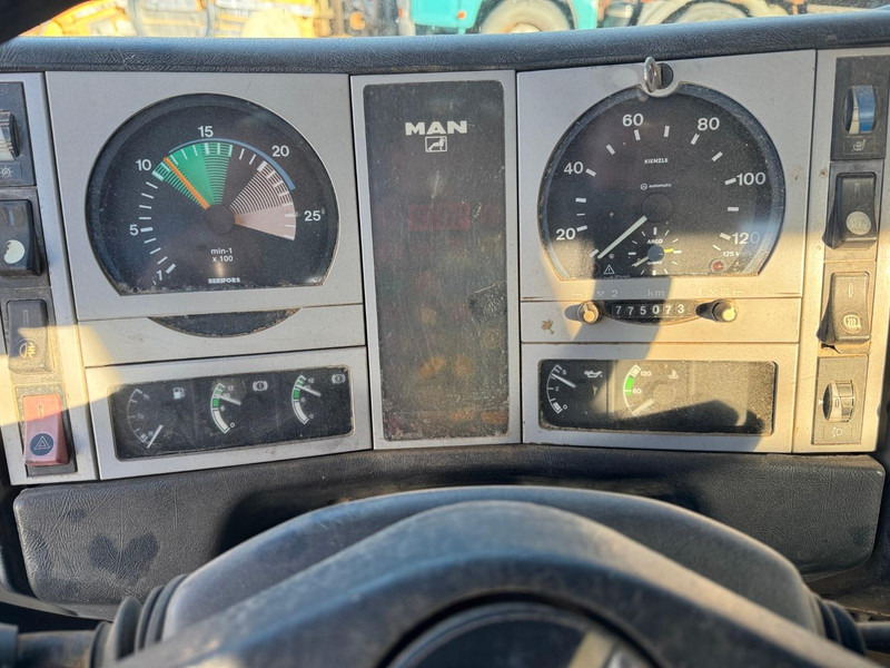 Camion benne MAN 26.403. 6x4. Spring/Air: photos 15
