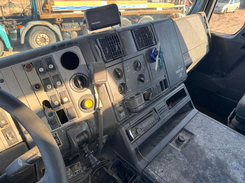 Camion benne MAN 26.403. 6x4. Spring/Air: photos 9