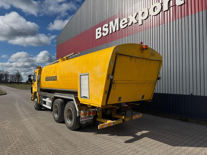 Scania 113.320 vacuum truck - Camion hydrocureur: photos 4 Scania 113.320 vacuum truck - Camion hydrocureur: photos 4