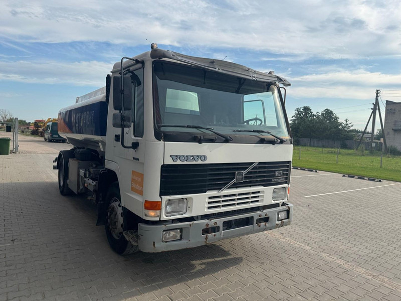 Volvo FL 7 260 - Camion citerne: photos 2 Volvo FL 7 260 - Camion citerne: photos 2