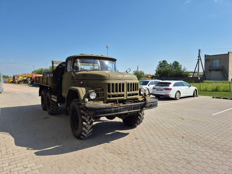ZIL 131 ex reserve truck - Camion plateau: photos 4 ZIL 131 ex reserve truck - Camion plateau: photos 4