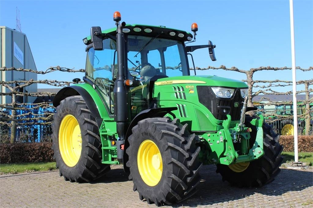 John Deere 6130R - Tracteur agricole: photos 2 John Deere 6130R - Tracteur agricole: photos 2