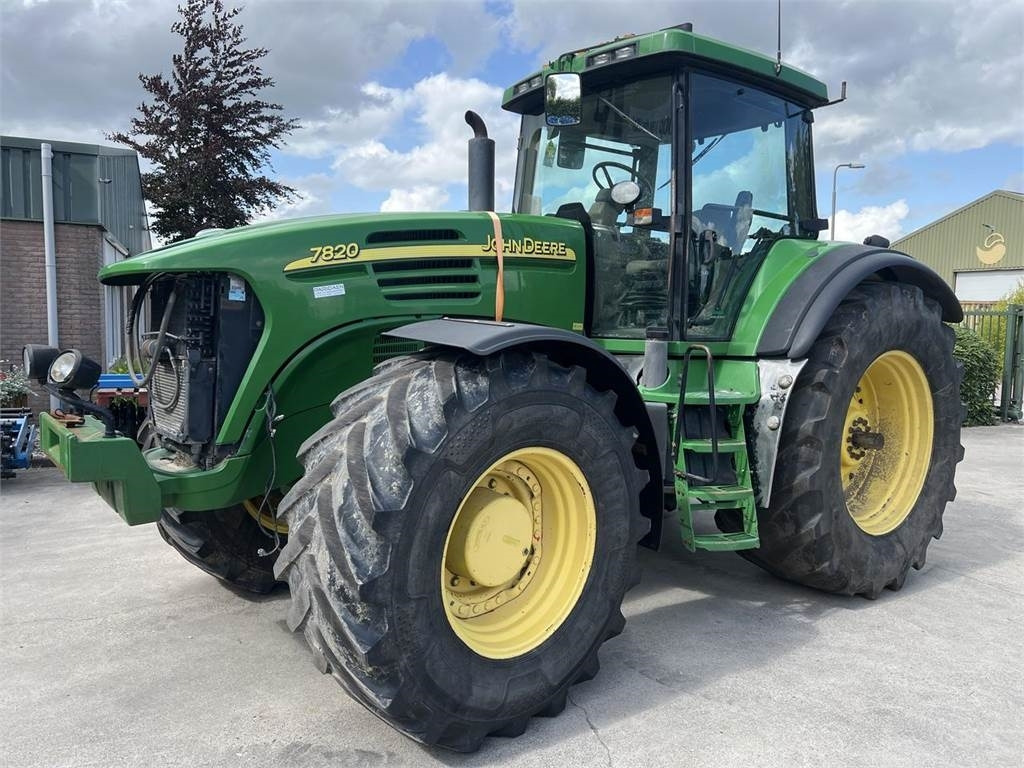 John Deere 7820 - Tracteur agricole: photos 1 John Deere 7820 - Tracteur agricole: photos 1