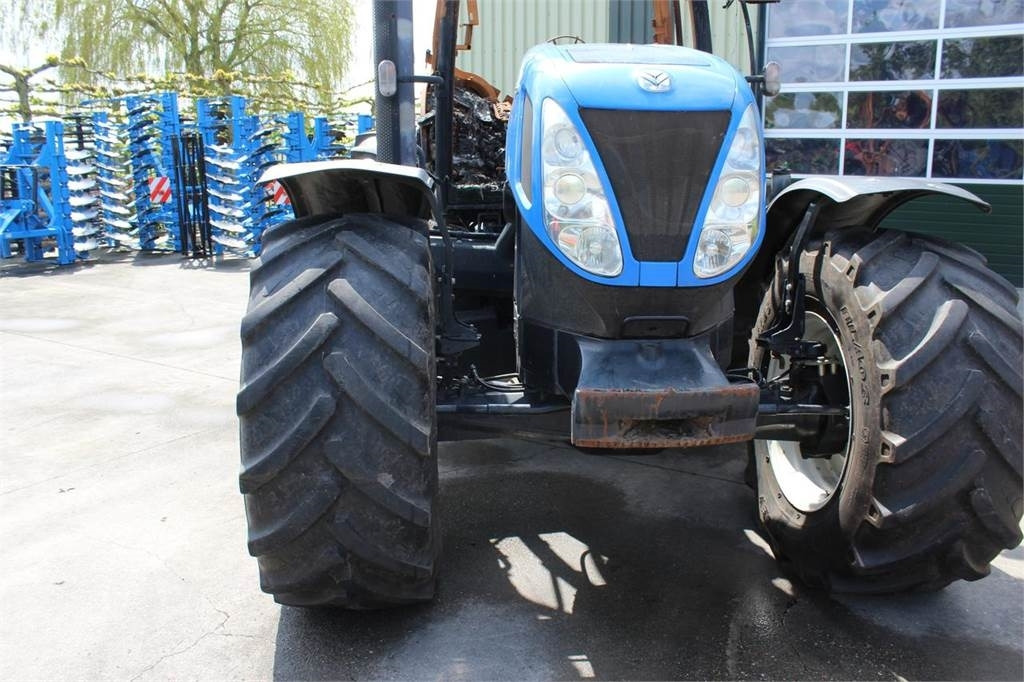 New Holland T7030 - Tracteur agricole: photos 2 New Holland T7030 - Tracteur agricole: photos 2