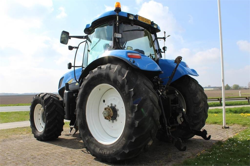 New Holland T7050 - Tracteur agricole: photos 4 New Holland T7050 - Tracteur agricole: photos 4