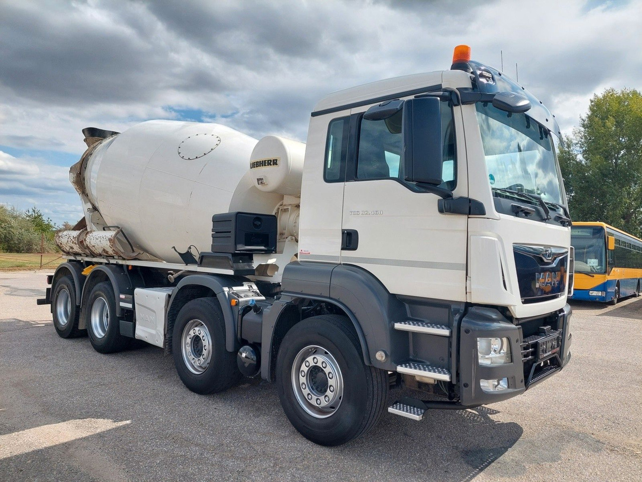MAN TGS 32.460 8X4 BB Liebherr 9 m³ - Camion malaxeur: photos 2 MAN TGS 32.460 8X4 BB Liebherr 9 m³ - Camion malaxeur: photos 2
