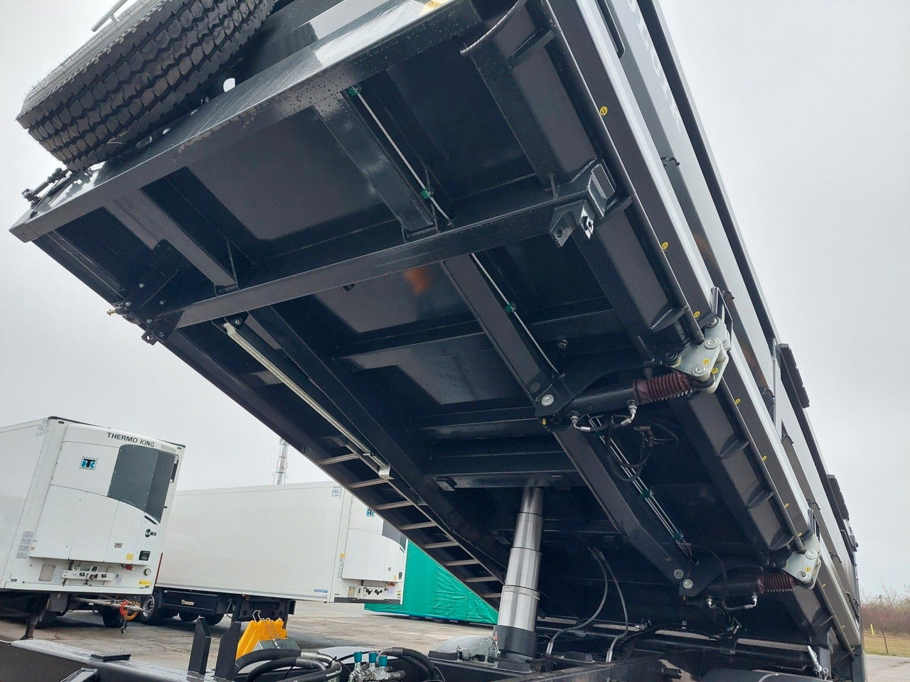 MAN TGS 35.520 6X6 BB CH - Camion benne: photos 5 MAN TGS 35.520 6X6 BB CH - Camion benne: photos 5