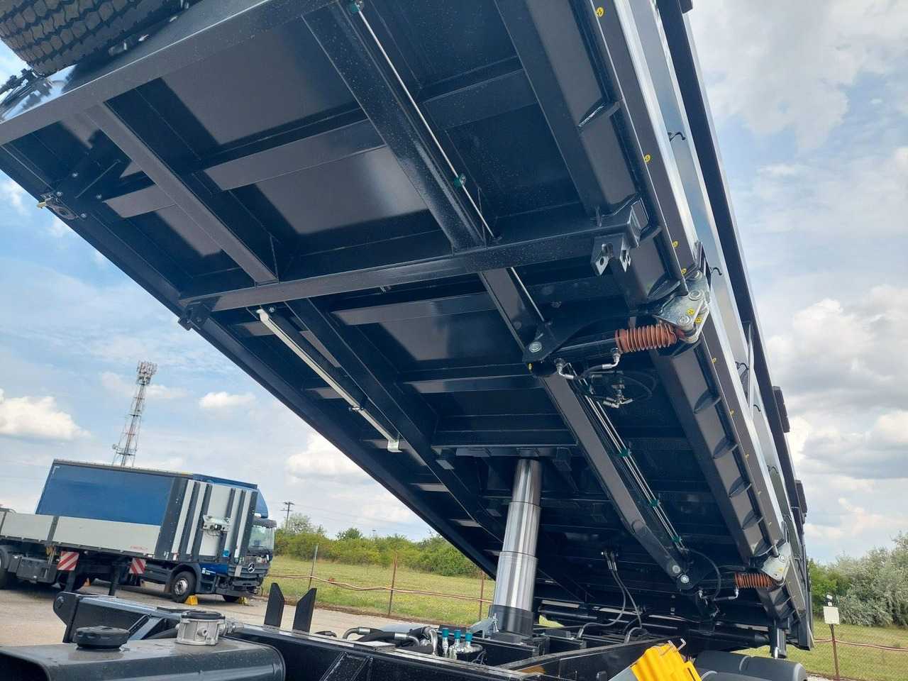 MAN TGS 41.480 8X6 BB CH - Camion benne: photos 5 MAN TGS 41.480 8X6 BB CH - Camion benne: photos 5