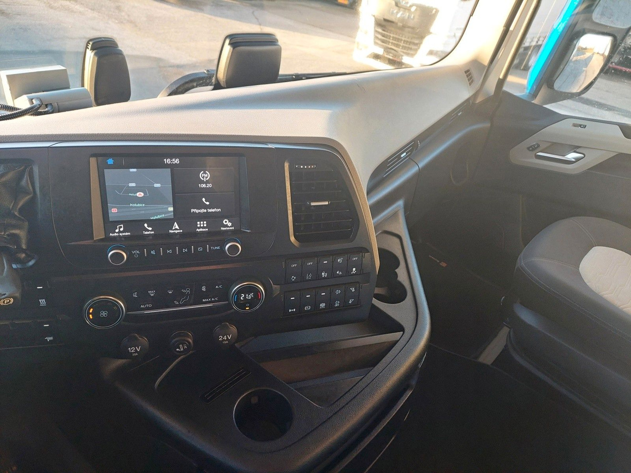 Tracteur routier Ford F-Max 1850 LL: photos 25 Tracteur routier Ford F-Max 1850 LL: photos 25