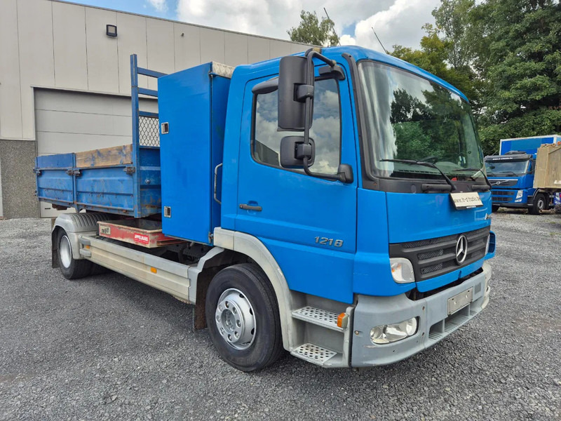 Mercedes-Benz Atego 1218 HOOK SYSTEM + CONTAINER INCLUDED (!) - Camion ampliroll: photos 3 Mercedes-Benz Atego 1218 HOOK SYSTEM + CONTAINER INCLUDED (!) - Camion ampliroll: photos 3