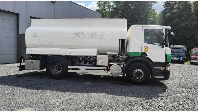 Scania P280 MANUAL GEARBOX- TANK 14000L- RETARDER - Camion citerne: photos 3 Scania P280 MANUAL GEARBOX- TANK 14000L- RETARDER - Camion citerne: photos 3