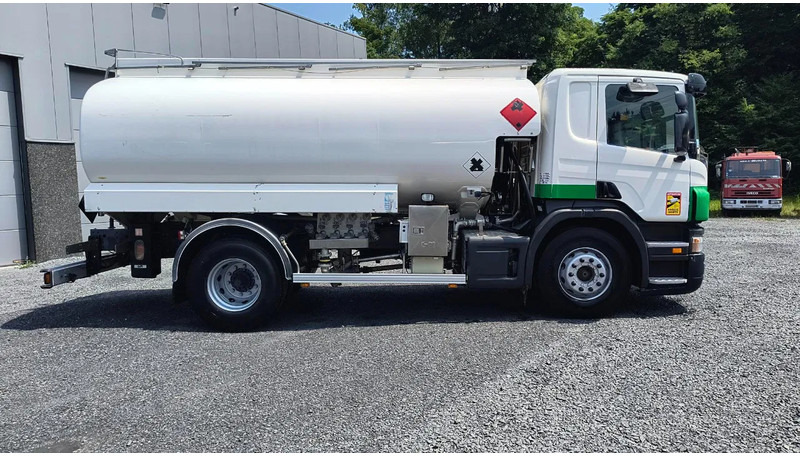 Scania P340 MAGYAR TANK - 14000L -RETARDER-SPRINGSUSPENSION - Camion citerne: photos 4 Scania P340 MAGYAR TANK - 14000L -RETARDER-SPRINGSUSPENSION - Camion citerne: photos 4