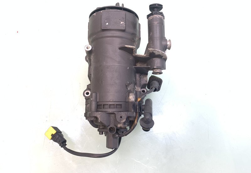 DAF Brandstoffilterhuis DAF 1951941 - Filtre à carburant pour Camion: photos 1 DAF Brandstoffilterhuis DAF 1951941 - Filtre à carburant pour Camion: photos 1