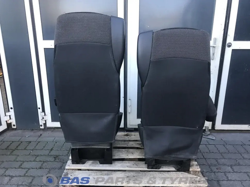 DAF XF106 Stoelen set DAF 1844320 - Siège pour Camion: photos 3 DAF XF106 Stoelen set DAF 1844320 - Siège pour Camion: photos 3