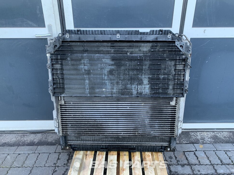 Mercedes-Benz Actros MP4 - Radiateur pour Camion: photos 2 Mercedes-Benz Actros MP4 - Radiateur pour Camion: photos 2