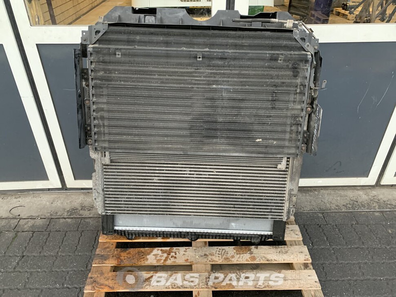 Mercedes-Benz Actros MP4 - Radiateur pour Camion: photos 2 Mercedes-Benz Actros MP4 - Radiateur pour Camion: photos 2