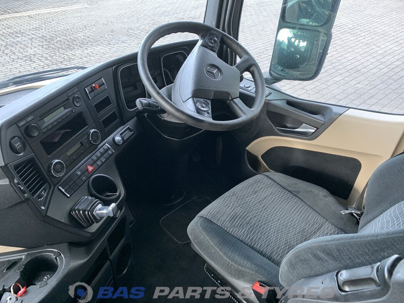 Mercedes-Benz Actros MP4 - Cabine et intérieur pour Camion: photos 5 Mercedes-Benz Actros MP4 - Cabine et intérieur pour Camion: photos 5