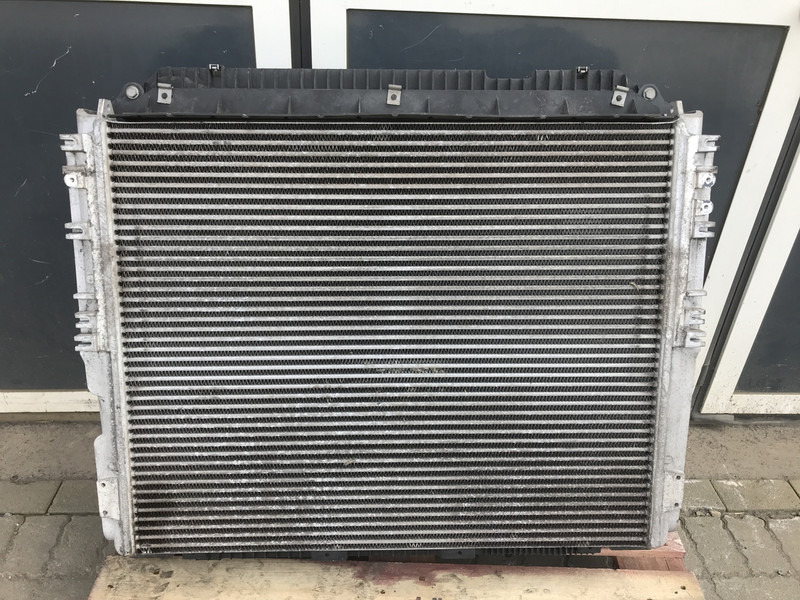 Mercedes-Benz Actros MP4 - Radiateur pour Camion: photos 2 Mercedes-Benz Actros MP4 - Radiateur pour Camion: photos 2
