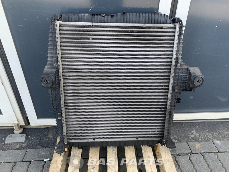 Mercedes-Benz Atego - Radiateur pour Camion: photos 2 Mercedes-Benz Atego - Radiateur pour Camion: photos 2