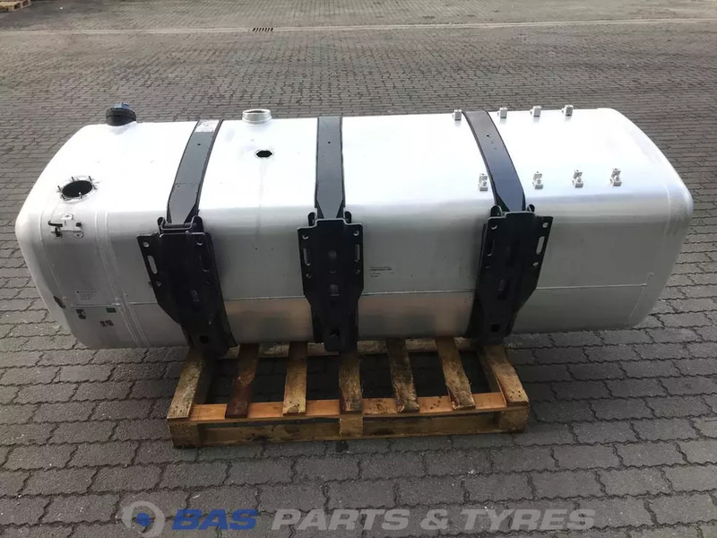Mercedes-Benz Brandstoftank Mercedes 820 Liter A 960 470 34 01 - Réservoir de carburant pour Camion: photos 3 Mercedes-Benz Brandstoftank Mercedes 820 Liter A 960 470 34 01 - Réservoir de carburant pour Camion: photos 3
